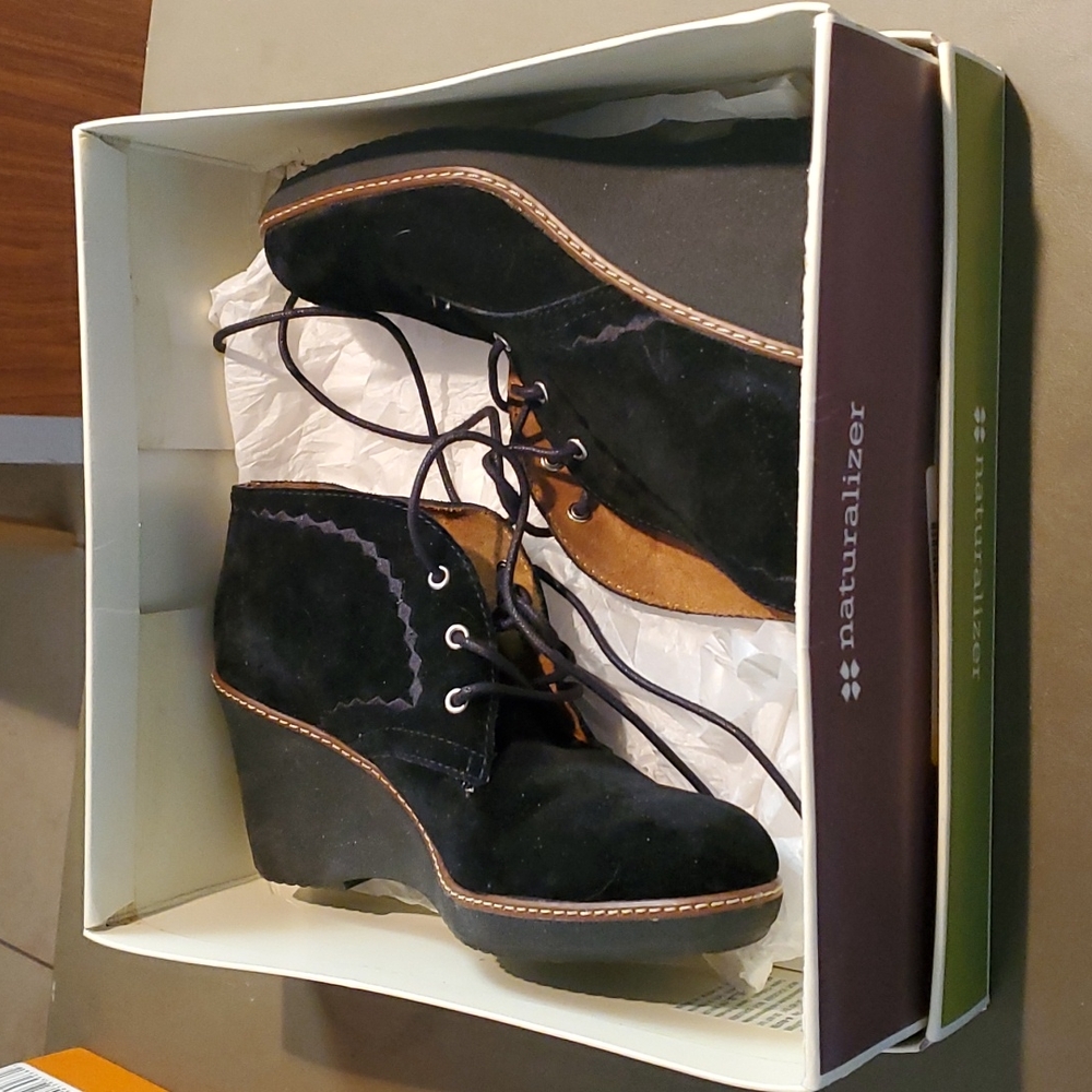 Naturalizer Kaitlyn black leather oxford lace up wedge bootie